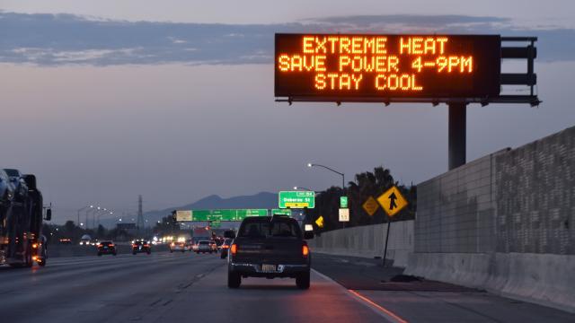 Extreme heat warning on a highway street sign 